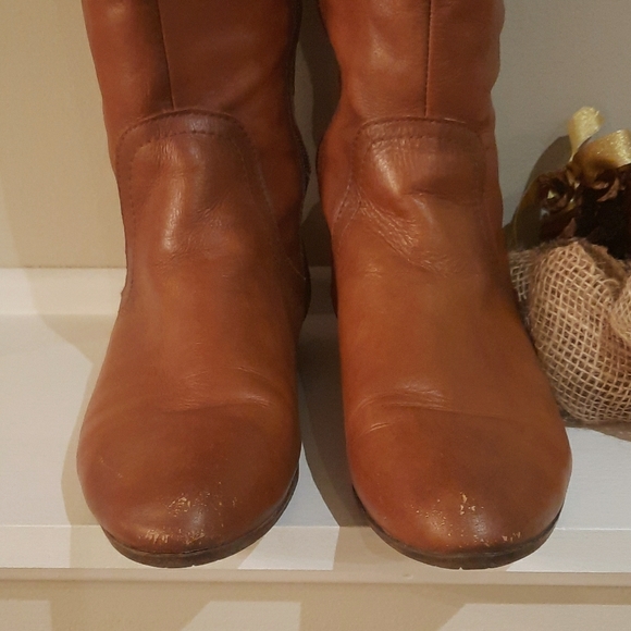 Boots - Picture 2 of 4